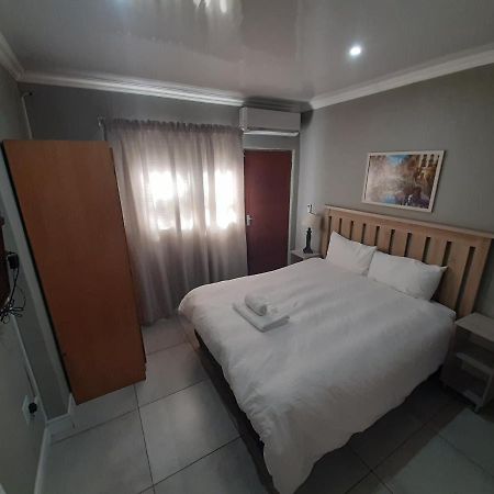 Lux Rooms On 37 Bloemfontein Exterior foto